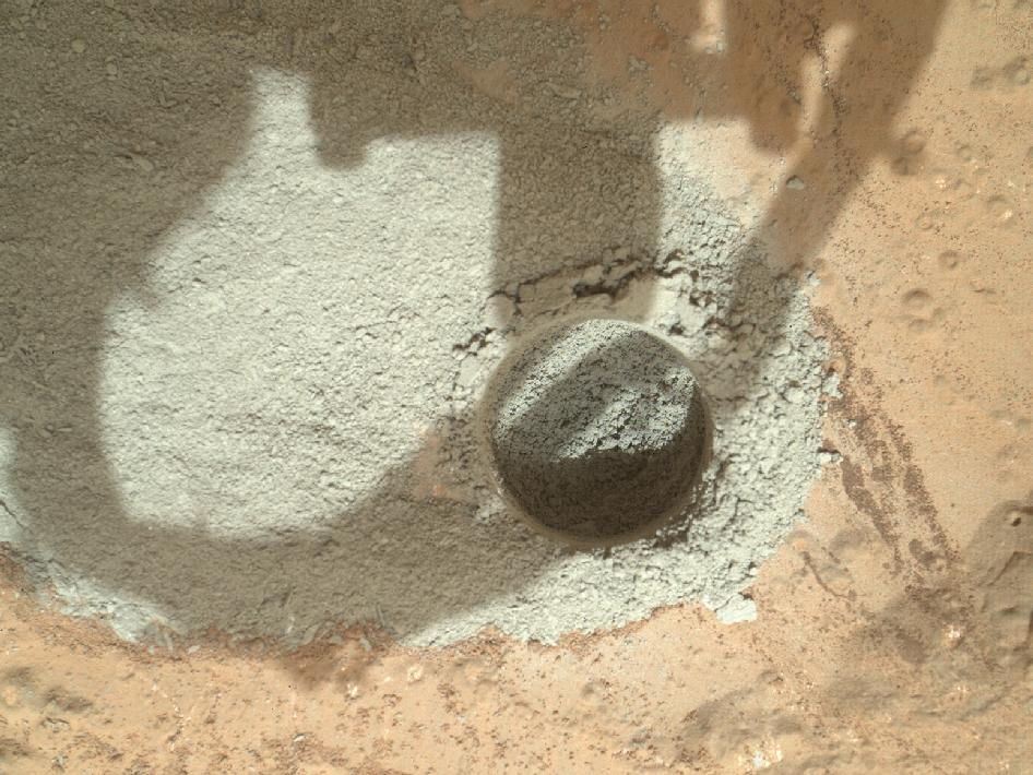Curiosity Rover Drills Into Mars for 1st Time